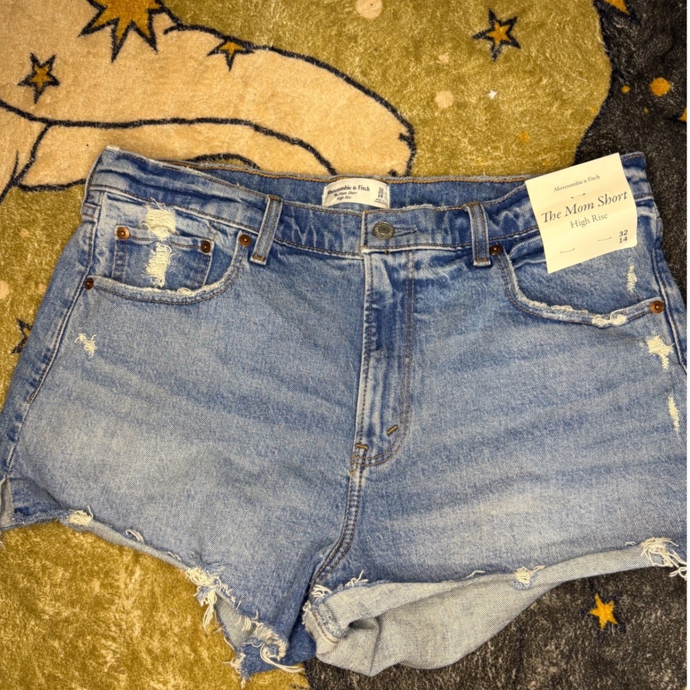 Abercrombie & Fitch The Mom Short High Rise Light Wash Denim Size 32 14